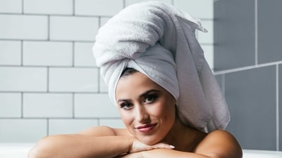 Right way of towel-drying and detangling your hair: Never keep your wet hair covered with a towel for more than 5 minutes. As its heaviness can weaken the roots. Detangle your hair while it is still damp, and stay away from tying wet hair. (Spencer Davis on Unsplash) Right way of towel-drying and detangling your hair: Never keep your wet hair covered with a towel for more than 5 minutes. As its heaviness can weaken the roots. Detangle your hair while it is still damp, and stay away from tying wet hair. (Spencer Davis on Unsplash)