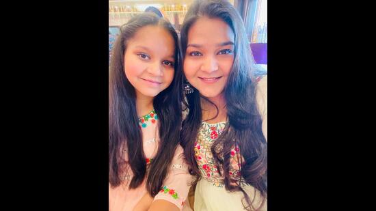 Jagrati Bhardwaj and her younger sister Ishika. (HT Photo)