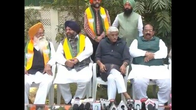 Bony is son of the Akali stalwart, former MP and MLA Rattan Singh Ajnala. This is for the second time that he has left the party. Bony is son of the Akali stalwart, former MP and MLA Rattan Singh Ajnala. This is for the second time that he has left the party.