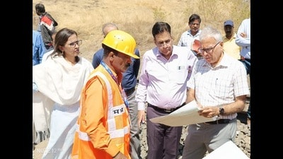 Central Railway GM Naresh Lalwani (right) conducted an inspection visit to Pune on Wednesday. (HT PHOTO) Central Railway GM Naresh Lalwani (right) conducted an inspection visit to Pune on Wednesday. (HT PHOTO)