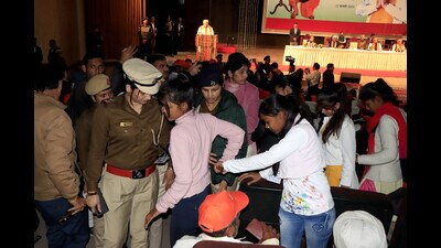 MDU girl students protest at Khattar’s event, seek Sandeep Singh’s ouster (HT Photo) MDU girl students protest at Khattar’s event, seek Sandeep Singh’s ouster (HT Photo)