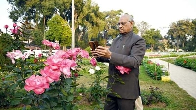 Outgoing Jharkhand Governor Ramesh Bais during his visit to Raj Bhawan in Ranchi on Tuesday. (ANI)