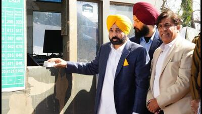 Punjab chief minister Bhagwant Mann at the Nangal Shaheedan toll plaza on the Balachaur-Dasuya state highway in Hoshiarpur district on Wednesday. (HT Photo)