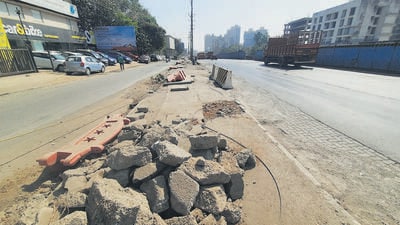 Thane Municipal Corporation (TMC) is mulling over merging service road off Ghodbunder Road with the main road in order to decongest the stretch. (PRAFUL GANGURDE / HT PHOTO) Thane Municipal Corporation (TMC) is mulling over merging service road off Ghodbunder Road with the main road in order to decongest the stretch. (PRAFUL GANGURDE / HT PHOTO)