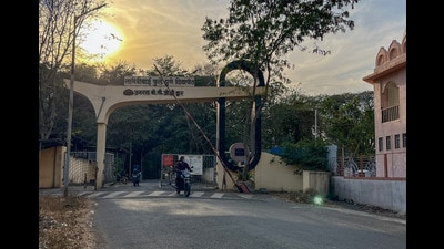 students can enter the campus through the BC Joshi gate in Range Hills, Khadki (KALPESH NUKTE/ HT) students can enter the campus through the BC Joshi gate in Range Hills, Khadki (KALPESH NUKTE/ HT)