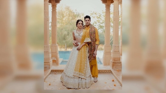 Sidharth Malhotra, on the other hand, complemented his wife in a yellow sherwani with a printed stole.&nbsp;(Instagram/@kiaraaliaadvani)