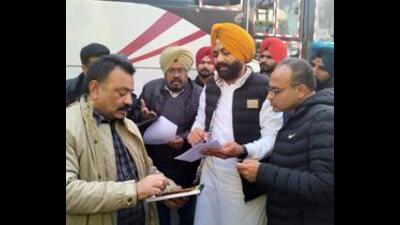 Bhullar asked state transport commissioner Monish Kumar to carry out surprise visits and inspect RTA offices. (HT File photo) Bhullar asked state transport commissioner Monish Kumar to carry out surprise visits and inspect RTA offices. (HT File photo)