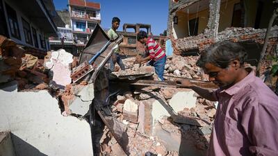 People try to find their valuables under the rubble of buildings after the demolition drives conducted by DDA at Mehrauli in New Delhi on Wednesday. (Sanchit Khanna/HT Photo) People try to find their valuables under the rubble of buildings after the demolition drives conducted by DDA at Mehrauli in New Delhi on Wednesday. (Sanchit Khanna/HT Photo)