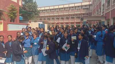 Students coming out from a centre after appearing in UP Board exams-2022 in Prayagraj on Thursday. (HT Photo) Students coming out from a centre after appearing in UP Board exams-2022 in Prayagraj on Thursday. (HT Photo)