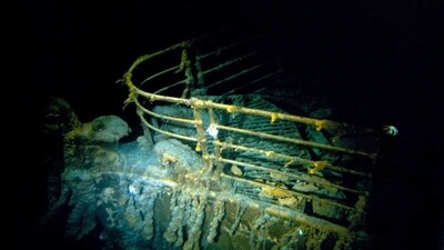 Titanic bow is seen during a dive at the resting place of the Titanic's wreck, July, 1986. (WHOI via REUTERS)