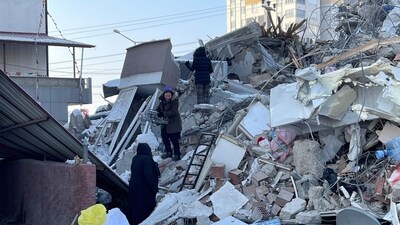 People search for their belongings among rubble, in the aftermath of the deadly earthquake, in Elbistan town, Kahramanmaras, Turkey (REUTERS)