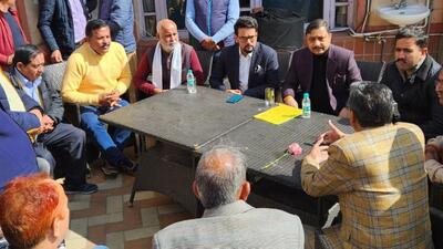 Union minister Anurag Thakur meets Barmana and Darlaghat truck union operators, in Shimla on Thursday. (HT Photo) Union minister Anurag Thakur meets Barmana and Darlaghat truck union operators, in Shimla on Thursday. (HT Photo)