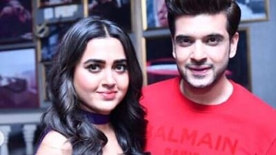 Karan Kundrra poses with his girlfriend Tejasswi Prakash.
