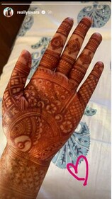 Swara Bhasker flaunted her mehendi on her Instagram Stories.