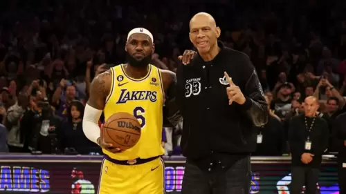 Kareem Abdul-Jabbar passes basketball to LeBron James aafter breaking record Kareem Abdul-Jabbar passes basketball to LeBron James aafter breaking record