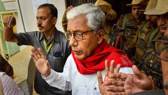 CPI(M) leader Manik Sarkar arrives to cast his vote at a polling booth during the Tripura Assembly elections, in Agartala.(PTI)