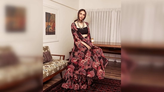Aditi Rao Hydari kept her look simple yet eye-grabbing by teaming the set with a black crop top.&nbsp;(Instagram/@aditiraohydari)