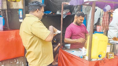“Hawkers do not have Twitter accounts, so of course, my information was leaked by the G north ward officials to the hawkers. Not only BMC, but even local police stations also tried to intimidate me after hawkers reached them for help so that I would stop complaining.” (HT Photo) “Hawkers do not have Twitter accounts, so of course, my information was leaked by the G north ward officials to the hawkers. Not only BMC, but even local police stations also tried to intimidate me after hawkers reached them for help so that I would stop complaining.” (HT Photo)