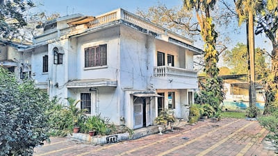 On Friday, the bungalow’s deed of conveyance was signed by the late filmmaker’s oldest son, Randhir Kapoor, daughter Reema Jain, grandchildren Nitasha Nanda and Nikhil Nanda, and late Rishi Kapoor’s wife Neetu Rishi Kapoor, according to documents accessed by Zapkey.com, the aggregator of publicly available property registration documents. (Praful Gangurde/HT Photo)