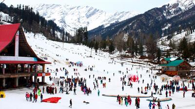 Tourists flock the Solang Valley near Manali in Himachal Pradesh on Friday. (Aqil Khan/HT) Tourists flock the Solang Valley near Manali in Himachal Pradesh on Friday. (Aqil Khan/HT)