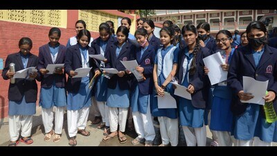 UP Board examinees showing the A4 size question papers. (HT photo) UP Board examinees showing the A4 size question papers. (HT photo)
