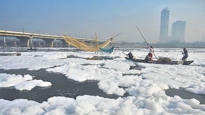 Yamuna’s water quality deteriorates after it enters the Capital, an official report said. (Sunil Ghosh/HT PHOTO) Yamuna’s water quality deteriorates after it enters the Capital, an official report said. (Sunil Ghosh/HT PHOTO)