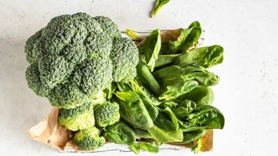 Leafy greens such as broccoli and spinach are packed with nutrients needed for healthy blood.&nbsp; (Unsplash)