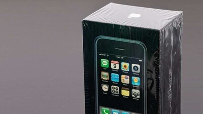 This is the first-gen iPhone being auctioned (Image courtesy: LCG Auctions) This is the first-gen iPhone being auctioned (Image courtesy: LCG Auctions)