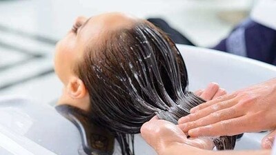 Wet hair can be styled in a variety of ways, but it can also be more vulnerable to damage and breakage, especially when it is combed or brushed while wet. It is often recommended to allow hair to air dry or use a hair dryer on a low heat setting to minimize damage. (istockphoto) Wet hair can be styled in a variety of ways, but it can also be more vulnerable to damage and breakage, especially when it is combed or brushed while wet. It is often recommended to allow hair to air dry or use a hair dryer on a low heat setting to minimize damage. (istockphoto)