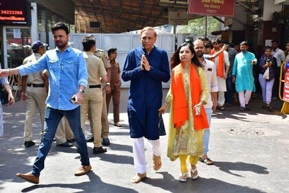 Kartik Aaryan's parents also accompanied him to Siddhivinayak Temple. (Varinder Chawla) Kartik Aaryan's parents also accompanied him to Siddhivinayak Temple. (Varinder Chawla)