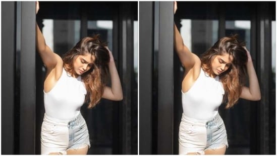 “Casually sliding into your feed,” Sharvari captioned her pictures as she posed in the sun in open tresses styled in wavy curls.&nbsp;(Instagram/@sharvari)