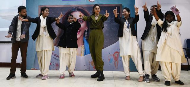 Rakul shaking a leg with students (Deepak Gupta/HT) Rakul shaking a leg with students (Deepak Gupta/HT)