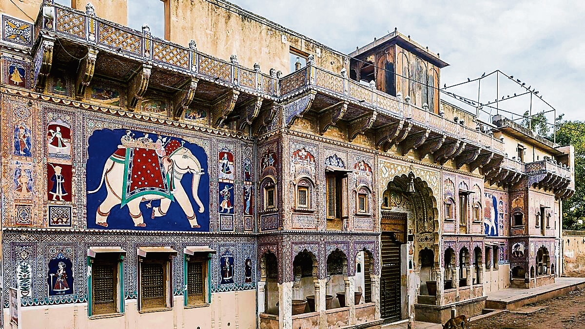In the desert state of dry winds, the mansions of Shekhawati had been built for wear and tear. Now, amid new extremes of weather, the art is flaking off the walls, the foundations are weakening. (HT Archives) In the desert state of dry winds, the mansions of Shekhawati had been built for wear and tear. Now, amid new extremes of weather, the art is flaking off the walls, the foundations are weakening. (HT Archives)