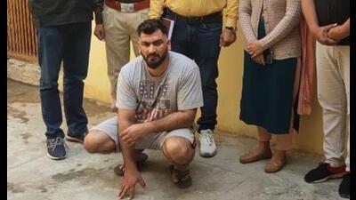 Man held for duping shopkeeper of  ₹3.40 lakh at Surajkund fair