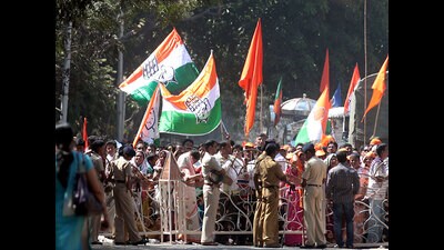 As the Thackeray Sena workers reached the spot, they started shouting slogans against Eknath Shinde group. (REPRESENTATIVE PIC)
