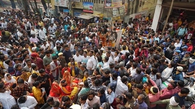 Devotees and tourists called it a ‘once-in-a-lifetime’ experience. (HT Photo) Devotees and tourists called it a ‘once-in-a-lifetime’ experience. (HT Photo)