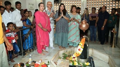 Rakesh Roshan and his family visited the Shiv mandir on the occasion of Mahashivratri. (Photo: Varinder Chawla) Rakesh Roshan and his family visited the Shiv mandir on the occasion of Mahashivratri. (Photo: Varinder Chawla)