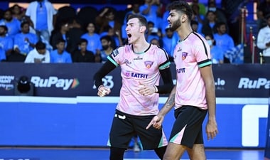 Bengaluru Torpedoes players in action (PVL) Bengaluru Torpedoes players in action (PVL)