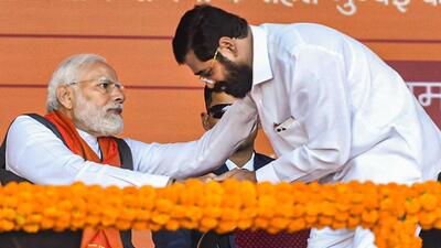 **EDS: IMAGE VIA PIB** Mumbai: Prime Minister Narendra Modi with Maharashtra Chief Minister Eknath Shinde at the launch of development projects and transfers benefits under PM-SVANidhi, in Mumbai, Thursday, Jan. 19, 2023. (PTI Photo) (PTI01_19_2023_000395B) (PTI) **EDS: IMAGE VIA PIB** Mumbai: Prime Minister Narendra Modi with Maharashtra Chief Minister Eknath Shinde at the launch of development projects and transfers benefits under PM-SVANidhi, in Mumbai, Thursday, Jan. 19, 2023. (PTI Photo) (PTI01_19_2023_000395B) (PTI)