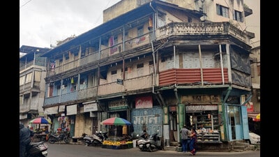 A dilapidated wada at Kasba Peth. (HT PHOTO)