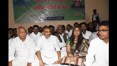 JD-U national parliamentary board president Upendra Kushwaha holds a meeting in Patna on Sunday. (Santosh Kumar/HT Photo) JD-U national parliamentary board president Upendra Kushwaha holds a meeting in Patna on Sunday. (Santosh Kumar/HT Photo)