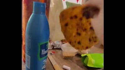 The image shows a person banging a roti against a wooden table. (Twitter/@thecontentedge)