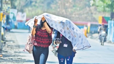 Delhi’s highest temperature is expected to touch 31 degree Celsius on Sunday, with clear skies by the end of the next week, the IMD said. (Praful Gangurde / HT File Photo) Delhi’s highest temperature is expected to touch 31 degree Celsius on Sunday, with clear skies by the end of the next week, the IMD said. (Praful Gangurde / HT File Photo)