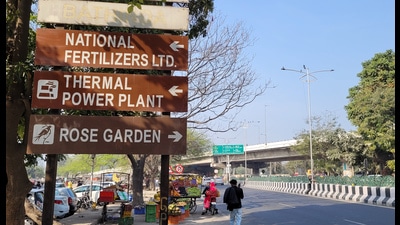 While Punjab government is promoting the Punjabi language,signboards continue to be written in English in Bathinda. (Photo by Sanjeev Kumar/Hindustan Times) While Punjab government is promoting the Punjabi language,signboards continue to be written in English in Bathinda. (Photo by Sanjeev Kumar/Hindustan Times)