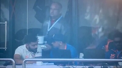 Virat Kohli (L) with Rahul Dravid (Twitter) Virat Kohli (L) with Rahul Dravid (Twitter)