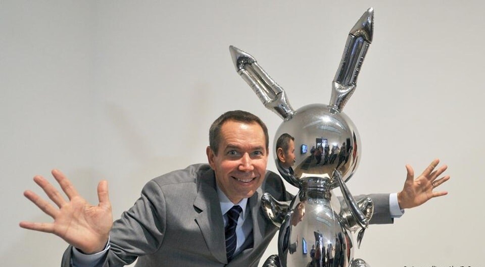 The shiny blue sculpture, one of Koons' famous "balloon dog" series, was valued at $42,000. (picture-alliance/dpa/D. Deme) The shiny blue sculpture, one of Koons' famous "balloon dog" series, was valued at $42,000. (picture-alliance/dpa/D. Deme)