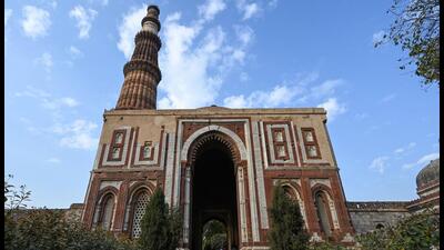 Alai Darwaza and the Quwwat-ul-Islam mosque are located to the south of Qutub Minar. The construction of the mosque reportedly started in 1193 by Qutb-ud-din-Aibak, the founder of the Mamluk dynasty, and completed in 1196. (Sanchit Khanna/HT Photo) Alai Darwaza and the Quwwat-ul-Islam mosque are located to the south of Qutub Minar. The construction of the mosque reportedly started in 1193 by Qutb-ud-din-Aibak, the founder of the Mamluk dynasty, and completed in 1196. (Sanchit Khanna/HT Photo)