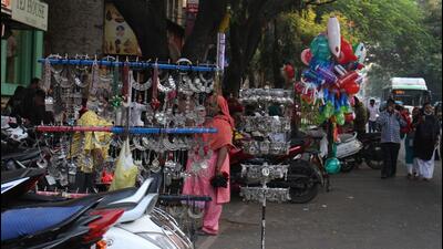 Hawkers encroaching the MG Road is a common practice. (HT FILE PHOTO)