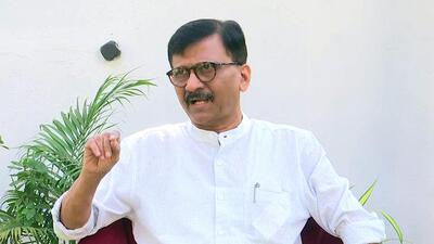 Mumbai, Feb 19 (ANI): Shiv Sena (Uddhav Balasaheb Thackeray) MP Sanjay Raut speaks to the media on Election Commission allotting the Shiv Sena name, bow and arrow symbol to the Shinde faction, in Mumbai on Sunday. (ANI Photo) (ANI)