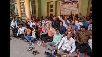 Non-teaching staff shout slogans at Garware college as the staff of non-agricultural universities and colleges across the state started an indefinite strike on Monday. (Pratham Gokhale/HT Photo)